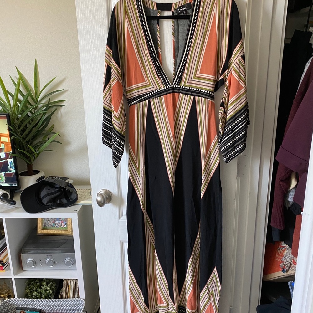 Lulu’s maxi dress with flowy sleeves